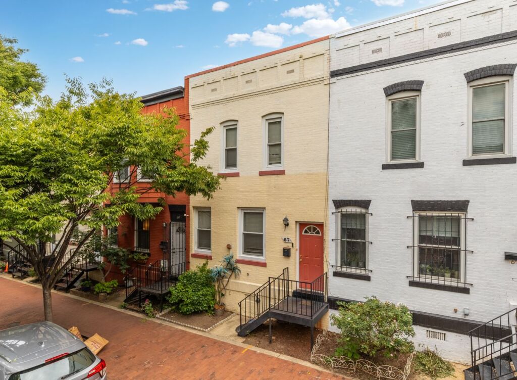 67 Bates St NW