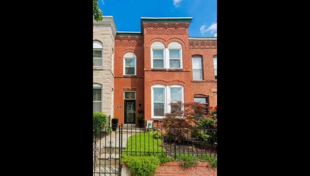 1027 7th St NE