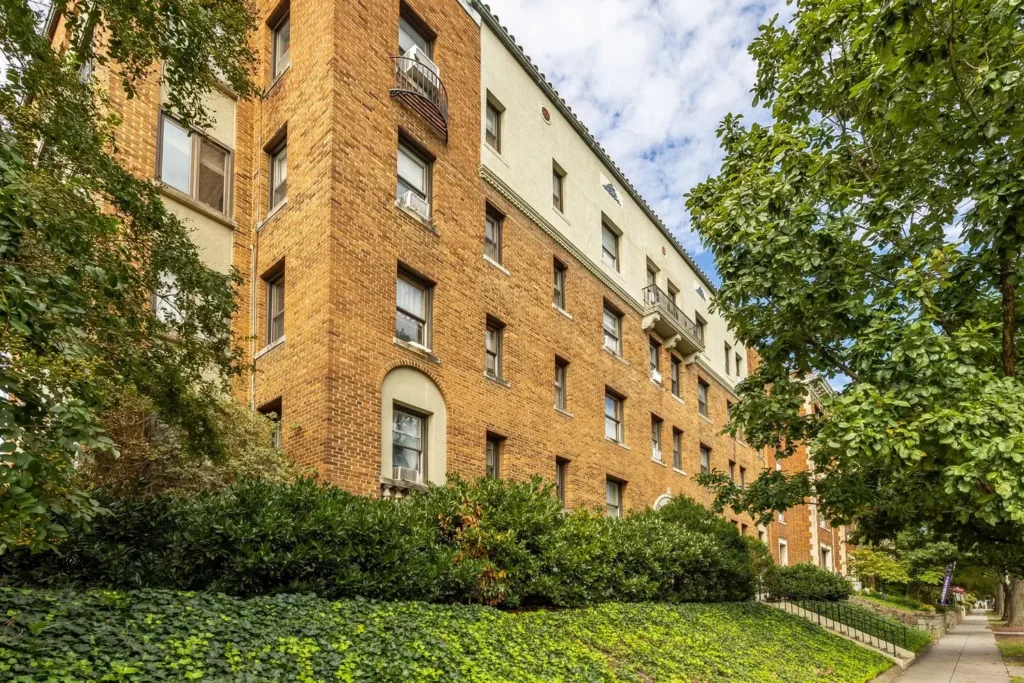3600 Connecticut Avenue #105